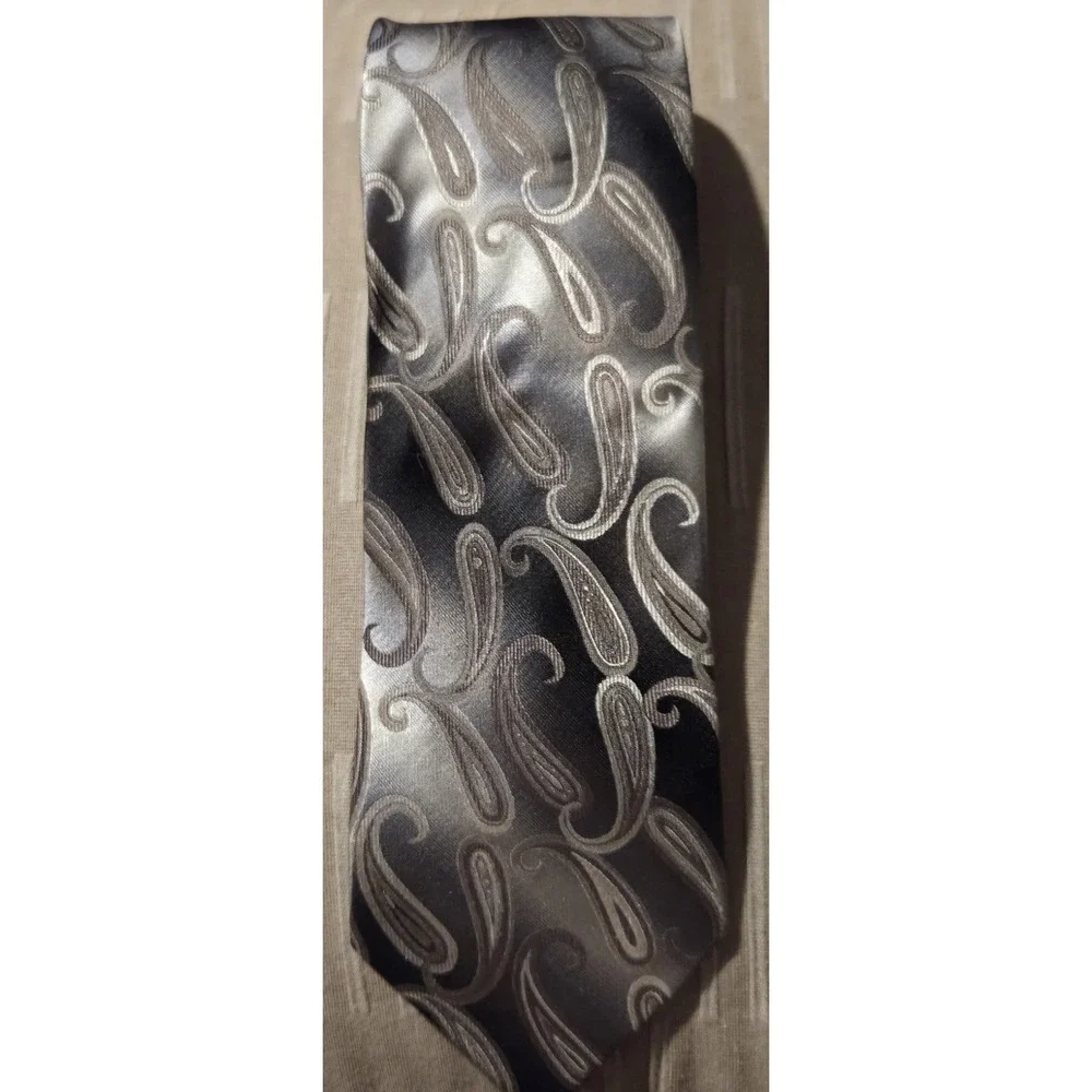 Pronto Uomo 100% Silk Designer Necktie Gray/Silver Paisley‎ EUC